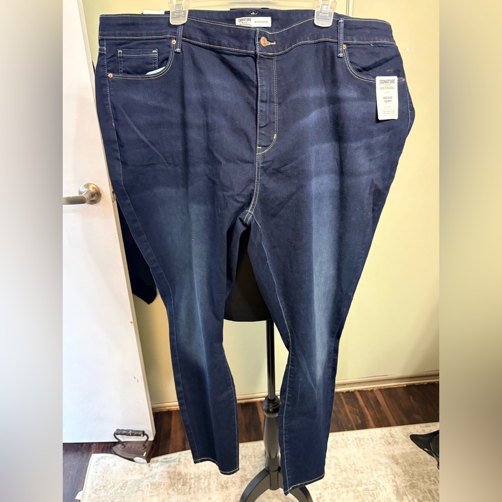 Levi's Dark Blue Mid-Rise Skinny Jeans